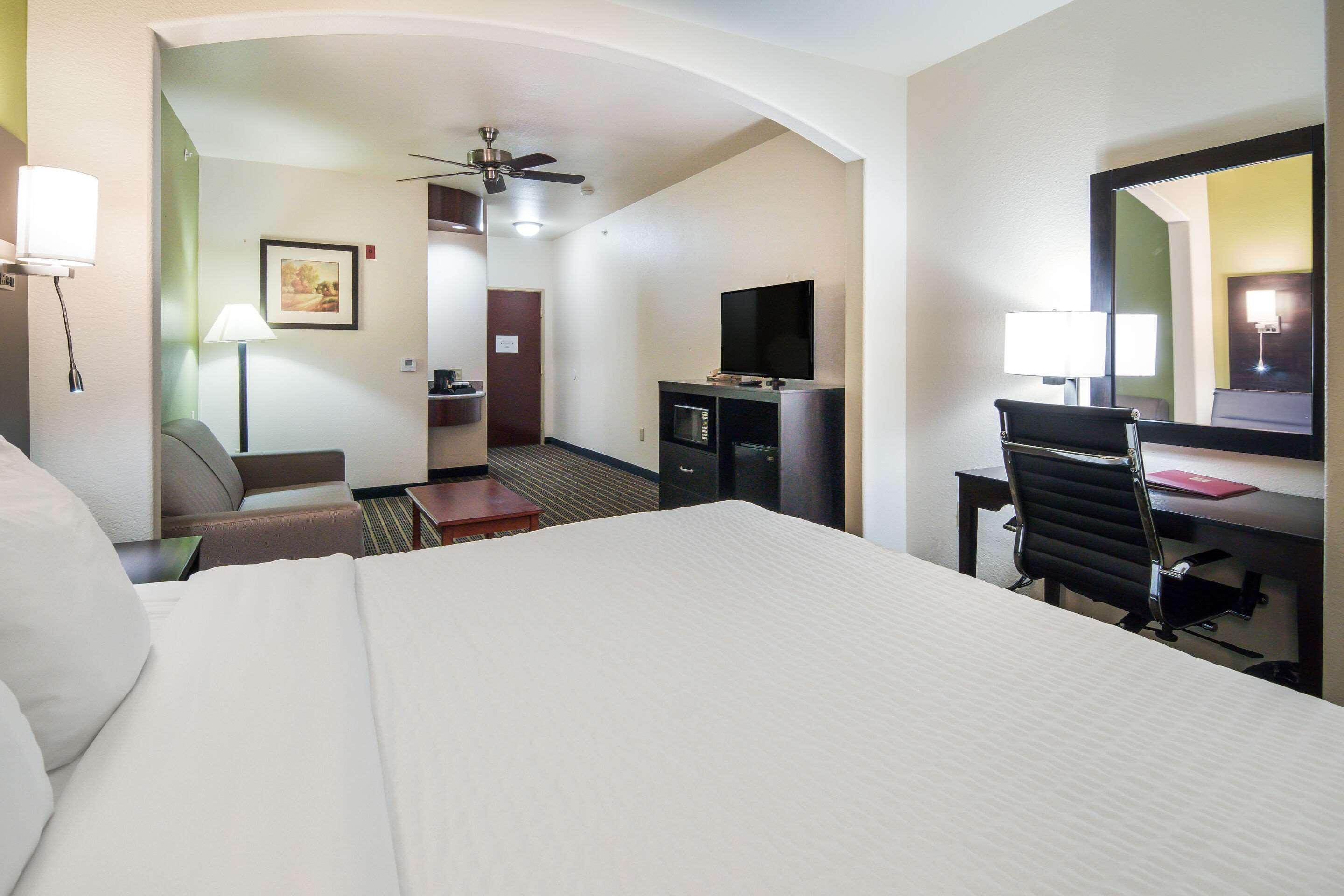 Clarion Inn & Suites Weatherford South Exterior photo